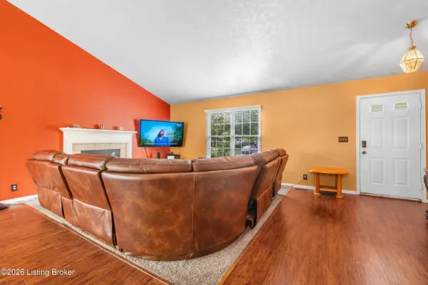 6617 Brook Bend WAY, Louisville, KY 40229