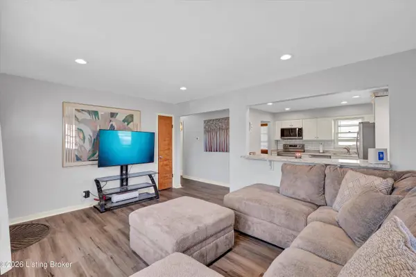 2415 Sunshine WAY, Louisville, KY 40216