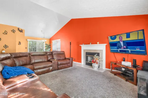 6617 Brook Bend WAY, Louisville, KY 40229