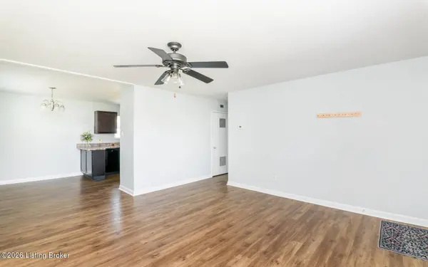 3002 Redbud Ln, Louisville, KY 40220