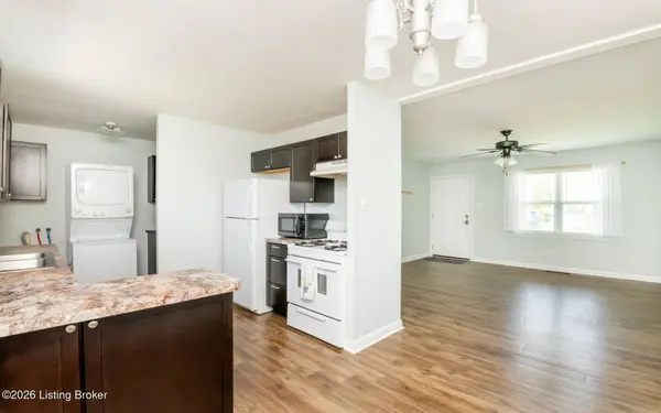 3002 Redbud Ln, Louisville, KY 40220