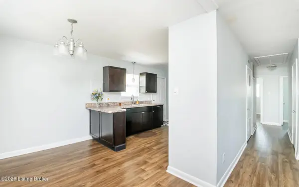 3002 Redbud Ln, Louisville, KY 40220