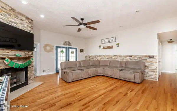 129 Running Creek Cir, Shepherdsville, KY 40165