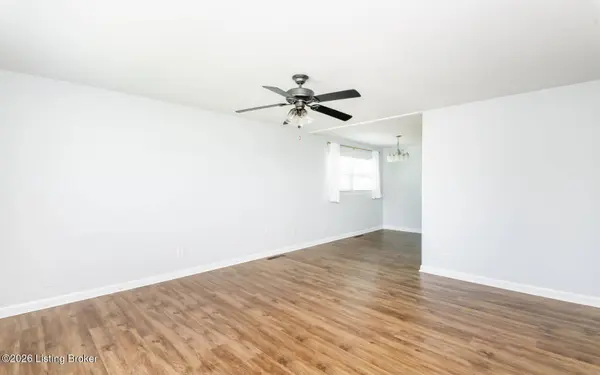 3002 Redbud Ln, Louisville, KY 40220