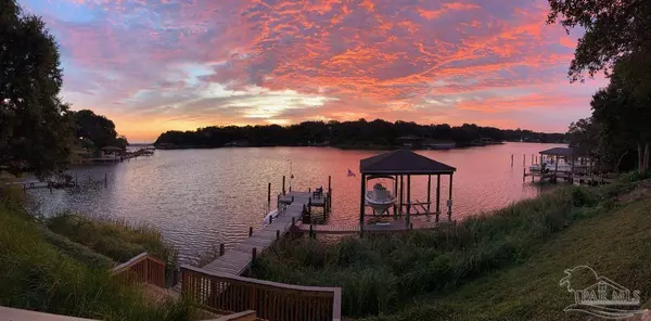 44 Highpoint Dr, Gulf Breeze, FL 32561