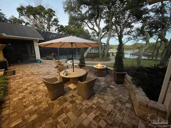 44 Highpoint Dr, Gulf Breeze, FL 32561