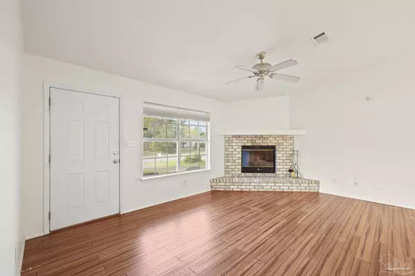 5362 Barbarosa Rd, Gulf Breeze, FL 32563