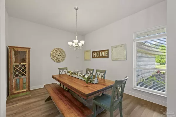 2428 Valley Rd, Navarre, FL 32566