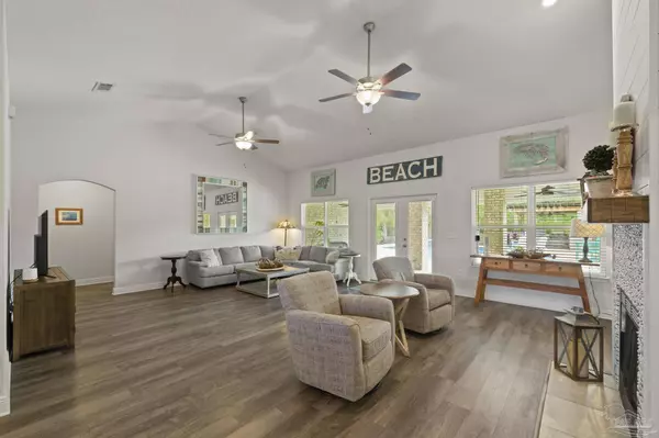 2428 Valley Rd, Navarre, FL 32566