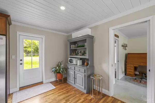 1850 Garcon Point Rd, Milton, FL 32583