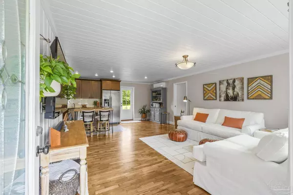 1850 Garcon Point Rd, Milton, FL 32583