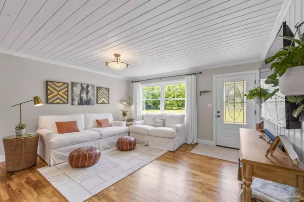 1850 Garcon Point Rd, Milton, FL 32583