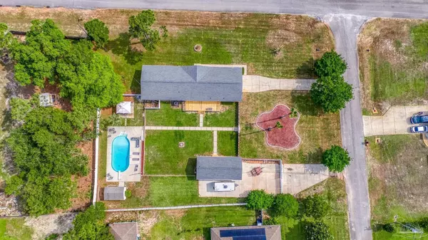 1828 Sundown Dr, Navarre, FL 32566