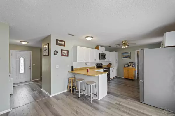 1828 Sundown Dr, Navarre, FL 32566