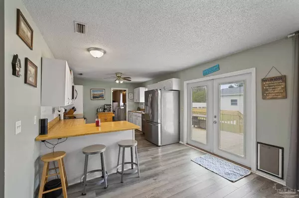 1828 Sundown Dr, Navarre, FL 32566