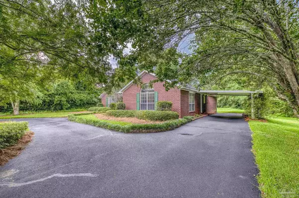 4621 Riley Rd, Milton, FL 32583