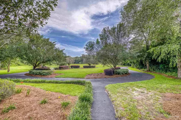 4621 Riley Rd, Milton, FL 32583