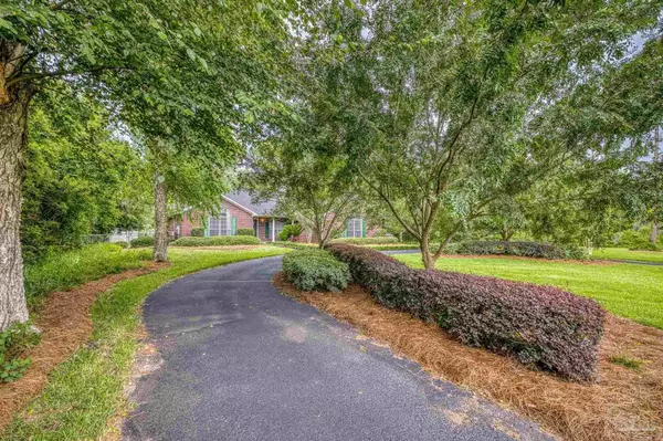 4621 Riley Rd, Milton, FL 32583