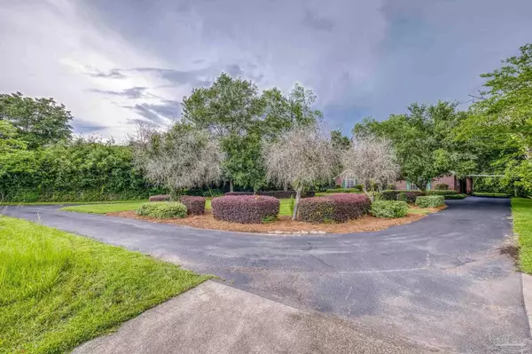 4621 Riley Rd, Milton, FL 32583