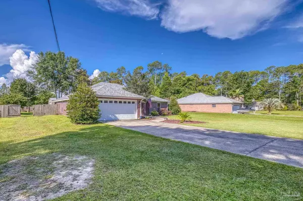 3427 Riverview Dr, Pace, FL 32571