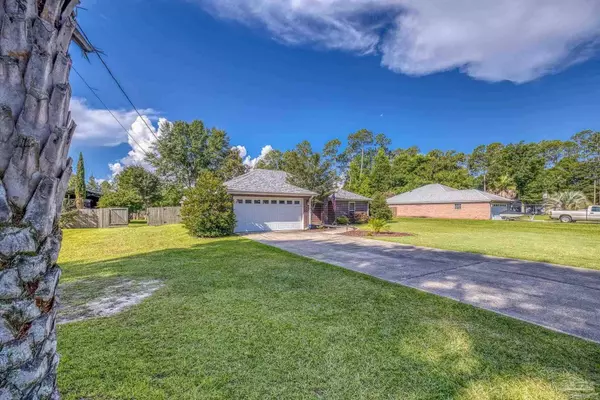 3427 Riverview Dr, Pace, FL 32571