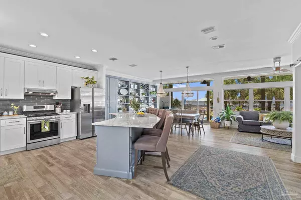 8209 Pompano St, Navarre, FL 32566