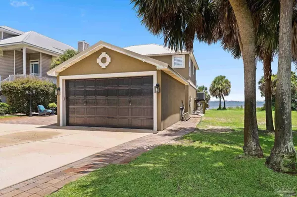 8209 Pompano St, Navarre, FL 32566