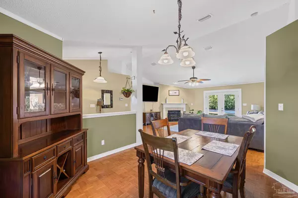 7274 Mossy Oak Dr, Navarre, FL 32566