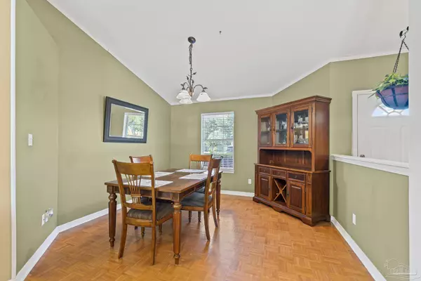 7274 Mossy Oak Dr, Navarre, FL 32566