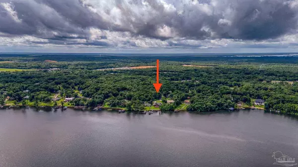 7535 Lakeside Dr, Milton, FL 32583