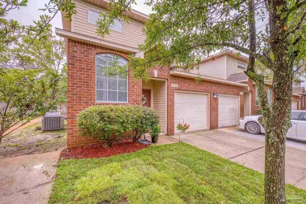 2132 Hadleigh Hills Ct, Navarre, FL 32566