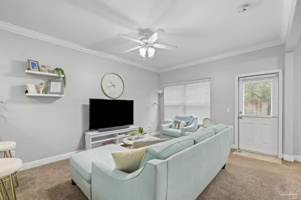 2132 Hadleigh Hills Ct, Navarre, FL 32566