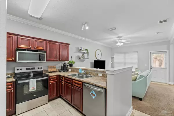 2132 Hadleigh Hills Ct, Navarre, FL 32566