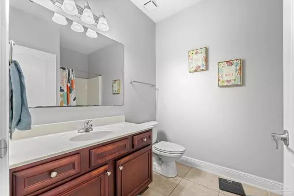 2132 Hadleigh Hills Ct, Navarre, FL 32566