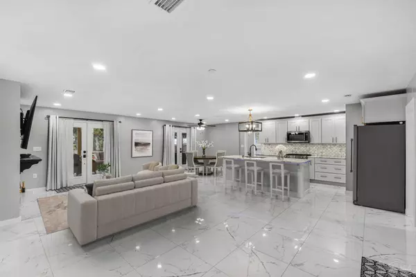 519 Kelly St, Destin, FL 32541