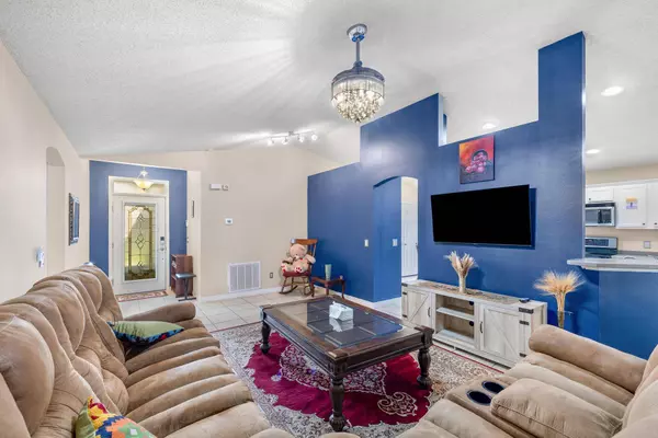 4907 Makenna Circle, Pace, FL 32571