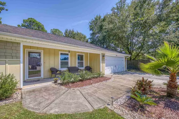 2296 Salamanca St, Navarre, FL 32566