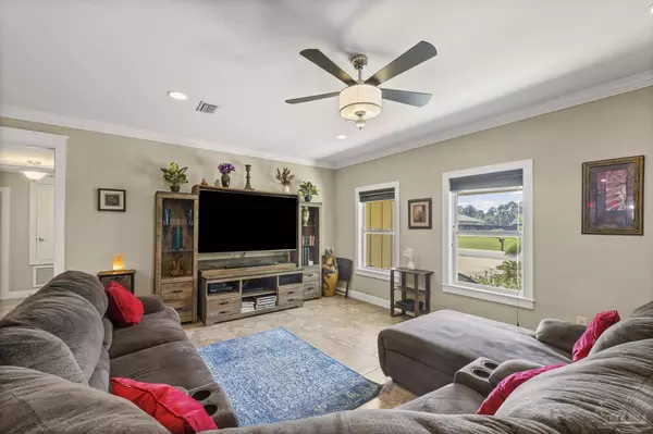 2296 Salamanca St, Navarre, FL 32566