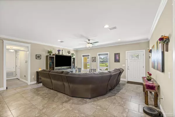 2296 Salamanca St, Navarre, FL 32566