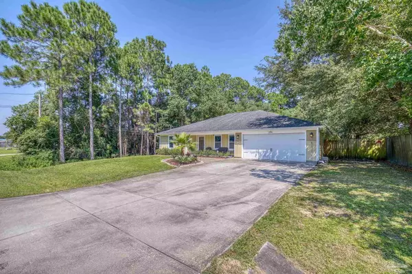 2296 Salamanca St, Navarre, FL 32566