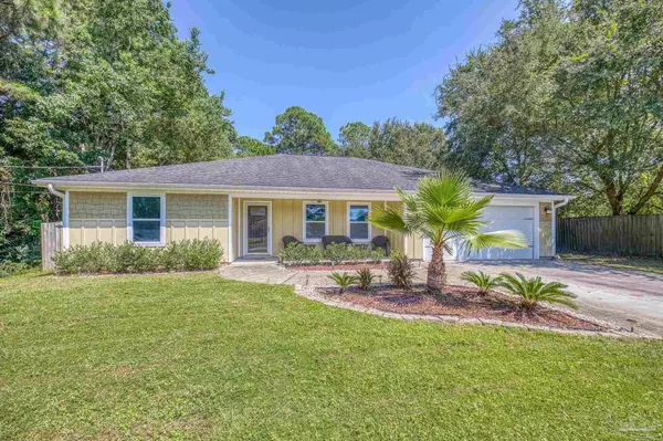 2296 Salamanca St, Navarre, FL 32566