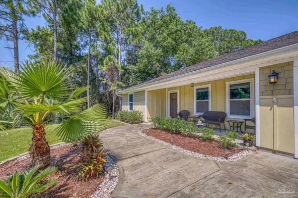 2296 Salamanca St, Navarre, FL 32566