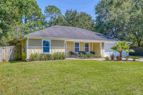 2296 Salamanca St, Navarre, FL 32566