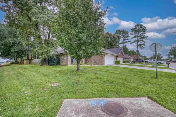 5921 Dunridge Dr, Pace, FL 32571