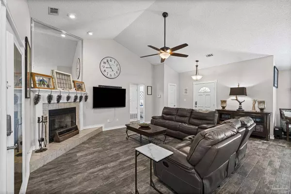 405 Twin Bay Dr, Pensacola, FL 32534