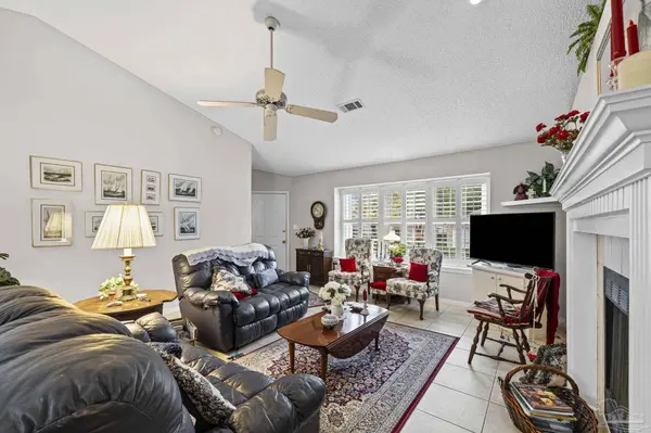 3515 Silvertree Ln, Pensacola, FL 32504