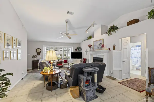 3515 Silvertree Ln, Pensacola, FL 32504