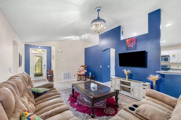 4907 Makenna Cir, Pace, FL 32571