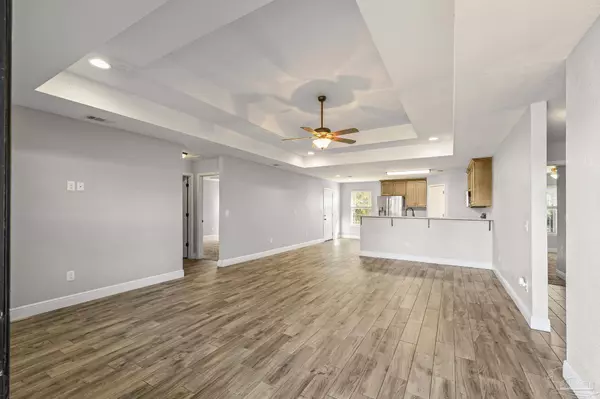 1922 Bright Water Dr, Gulf Breeze, FL 32563