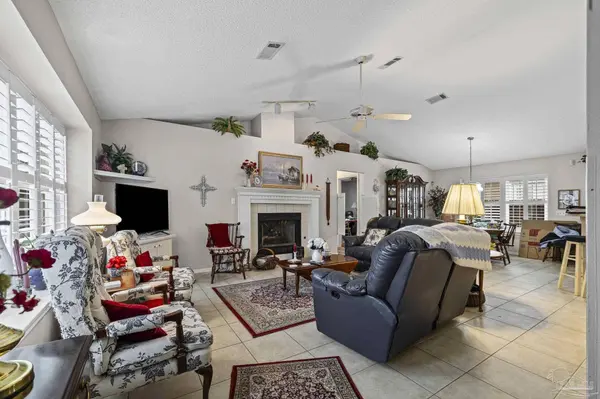 3515 Silvertree Ln, Pensacola, FL 32504